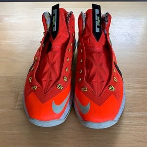 Nike Men’s Lebron James Basketball sneakers